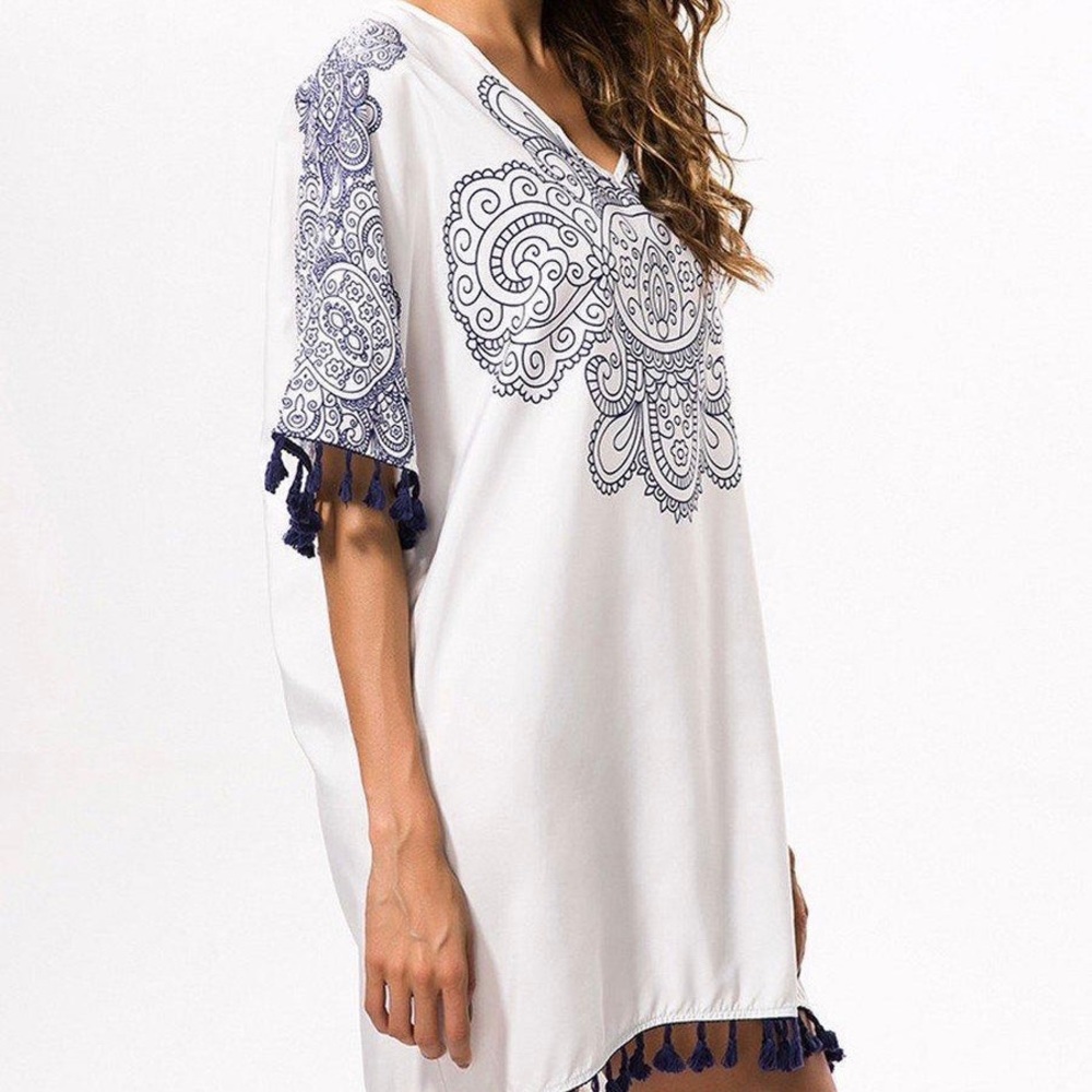 ๐ Lucky, Size Medium, V-Neck, White Floral, Crochet Tunic, Beach Cover Up - Picture 2 of 13